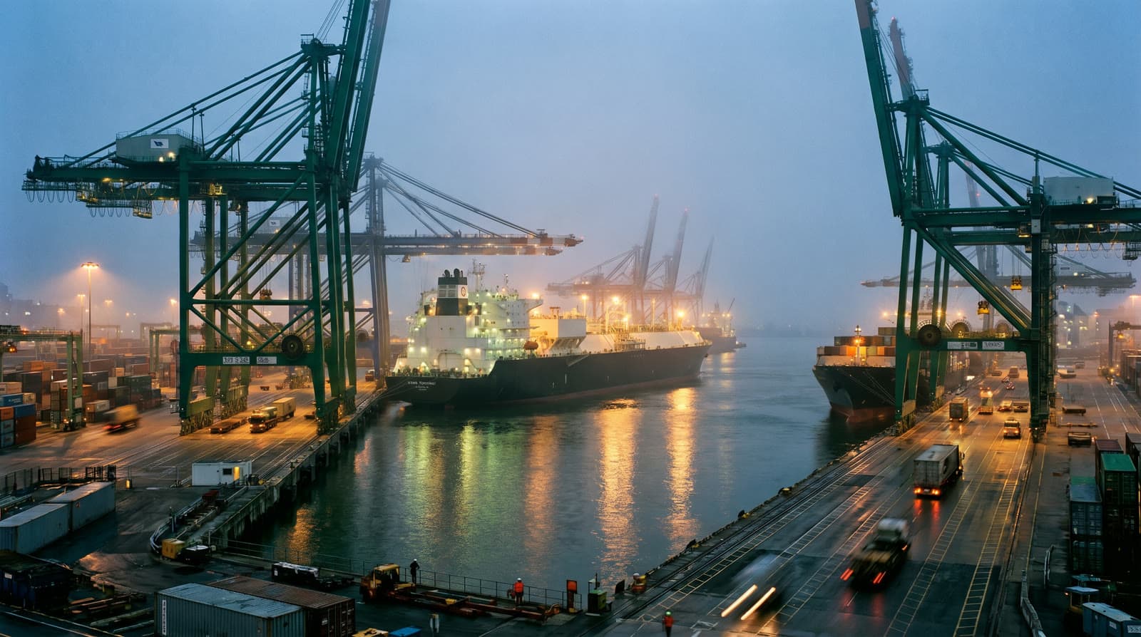 Cargo port — logistics of international supply chains