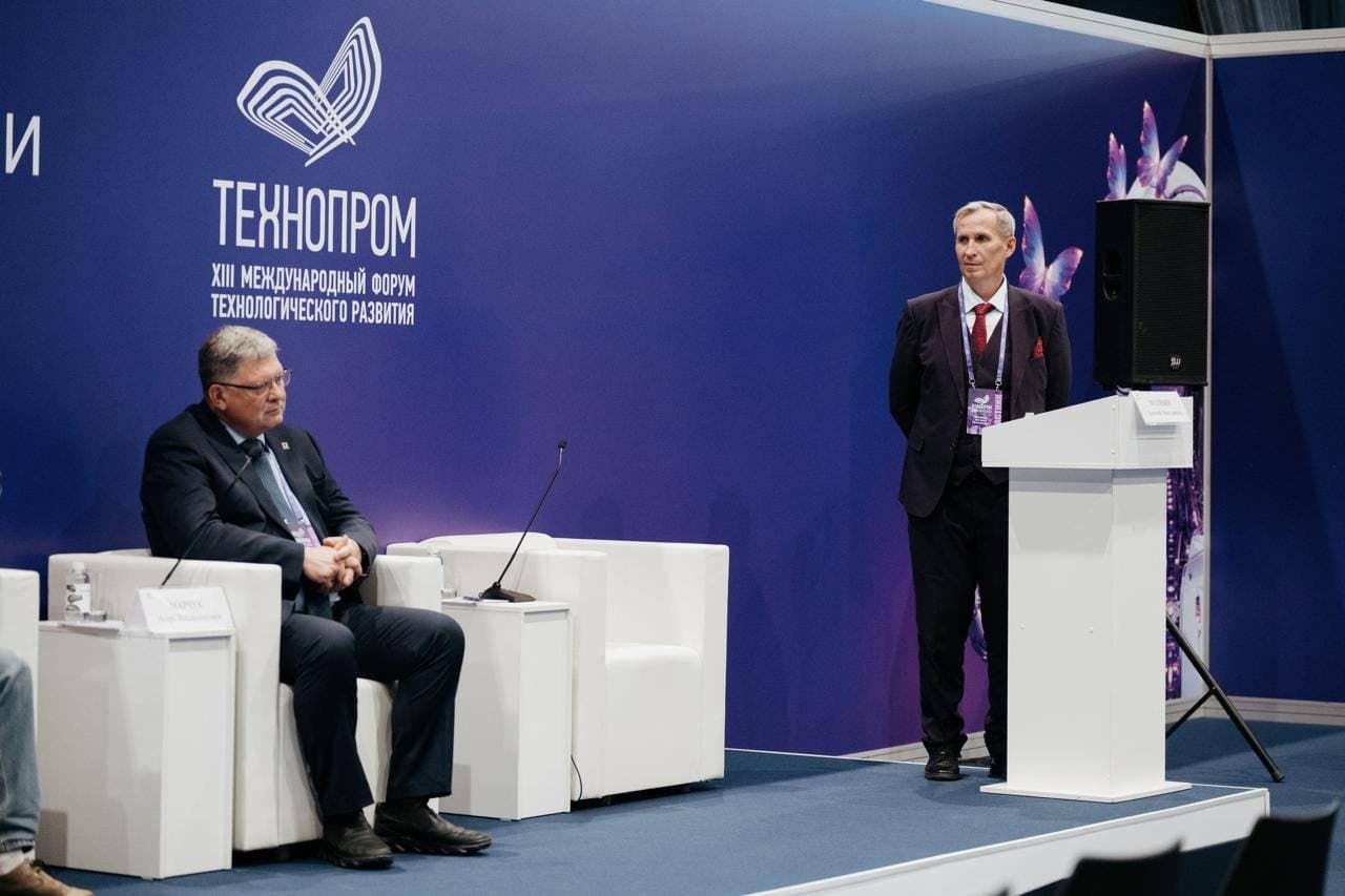 A speaker at the round table of the Technoprom 2026 forum